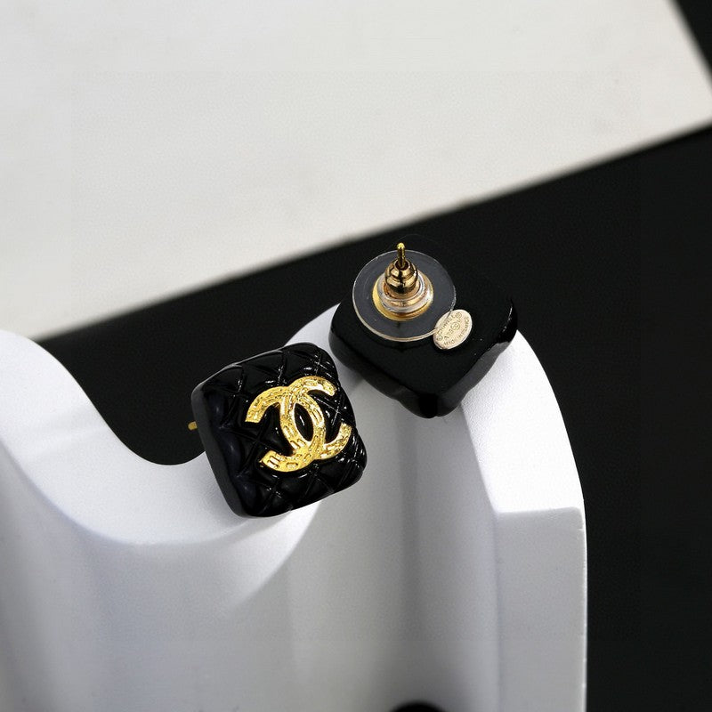 Chanel Black Gold Square Earrings - 1.5 cm Height - 18K Yellow Gold