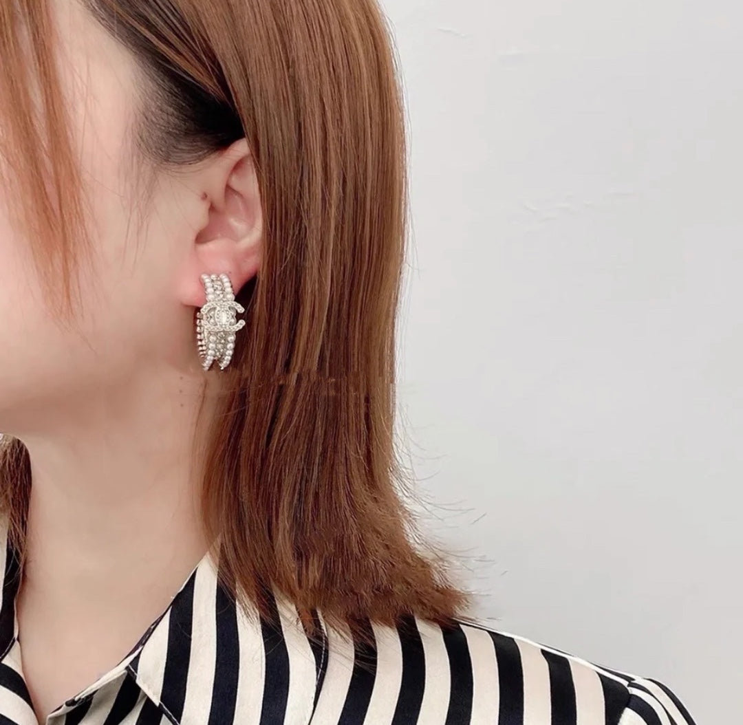 Chanel Pearl Earrings - 18K Yellow Gold