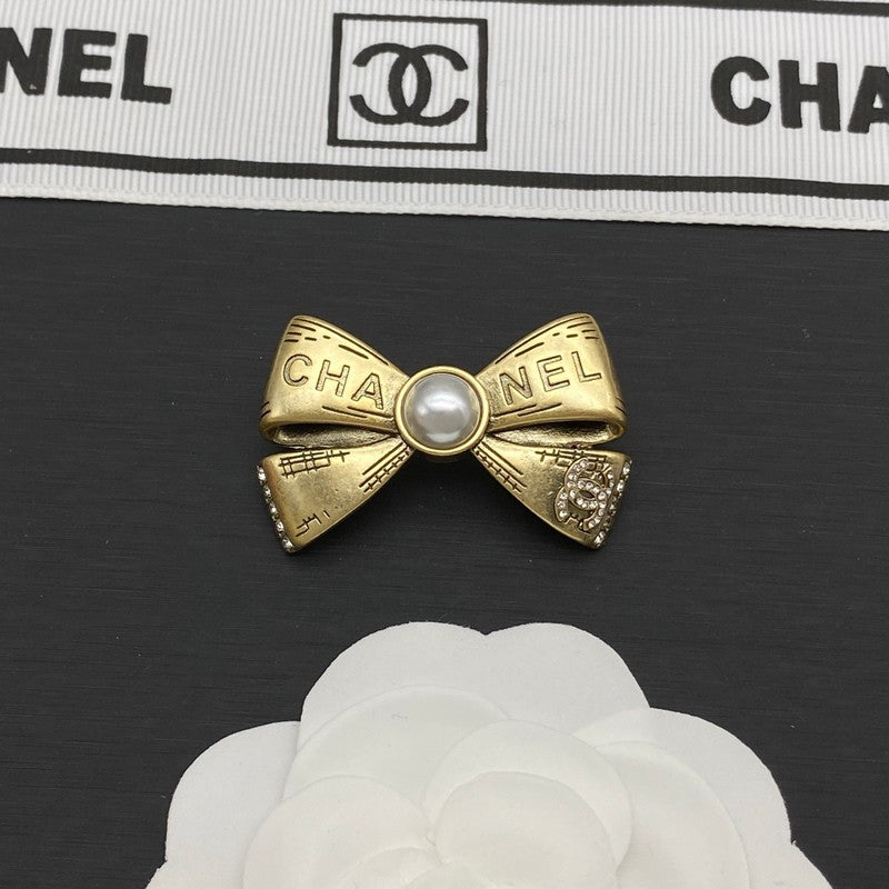 Chanel Bow Tie Pearl Gold Brooch