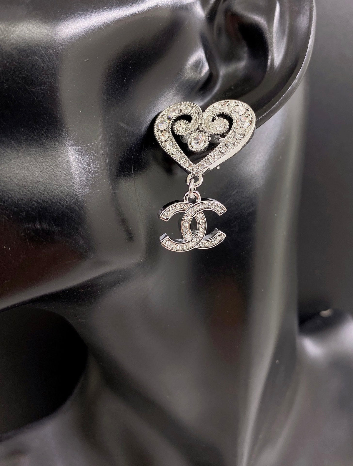 Chanel Heart Diamond Earrings - 18K White Gold