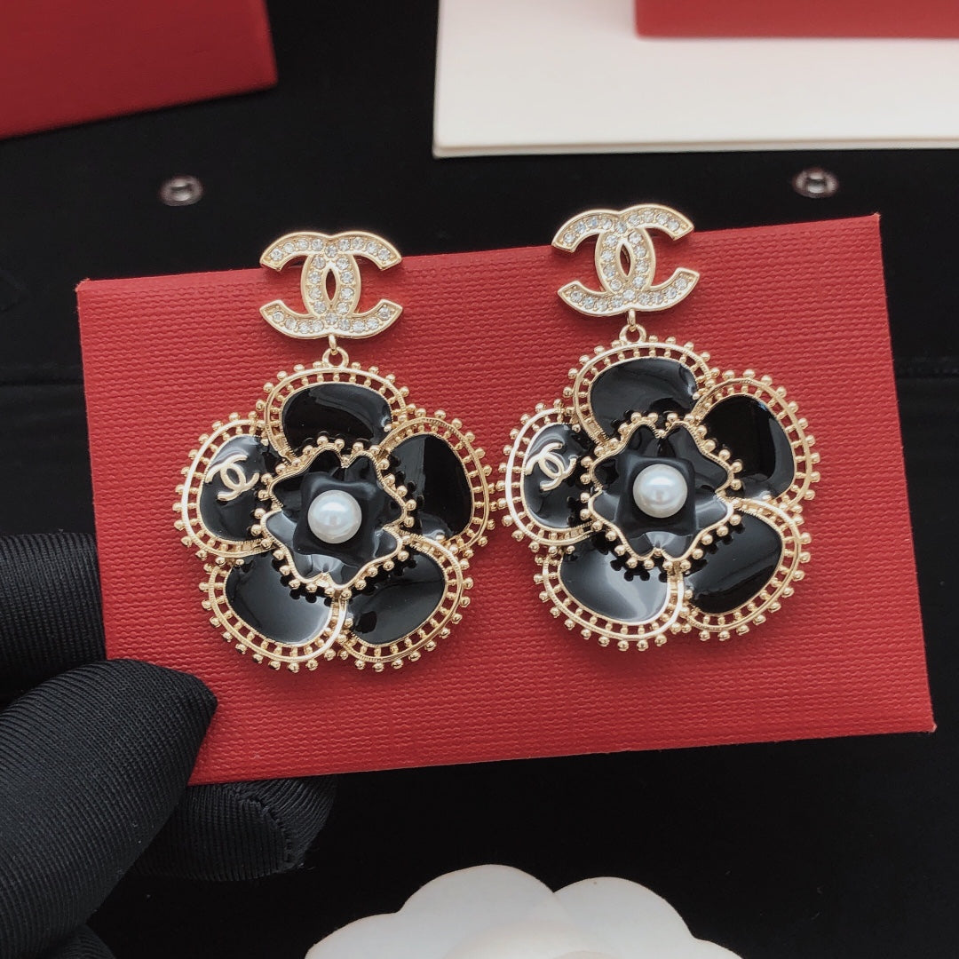 Chanel Camellia Diamond Earrings - 18K Yellow Gold