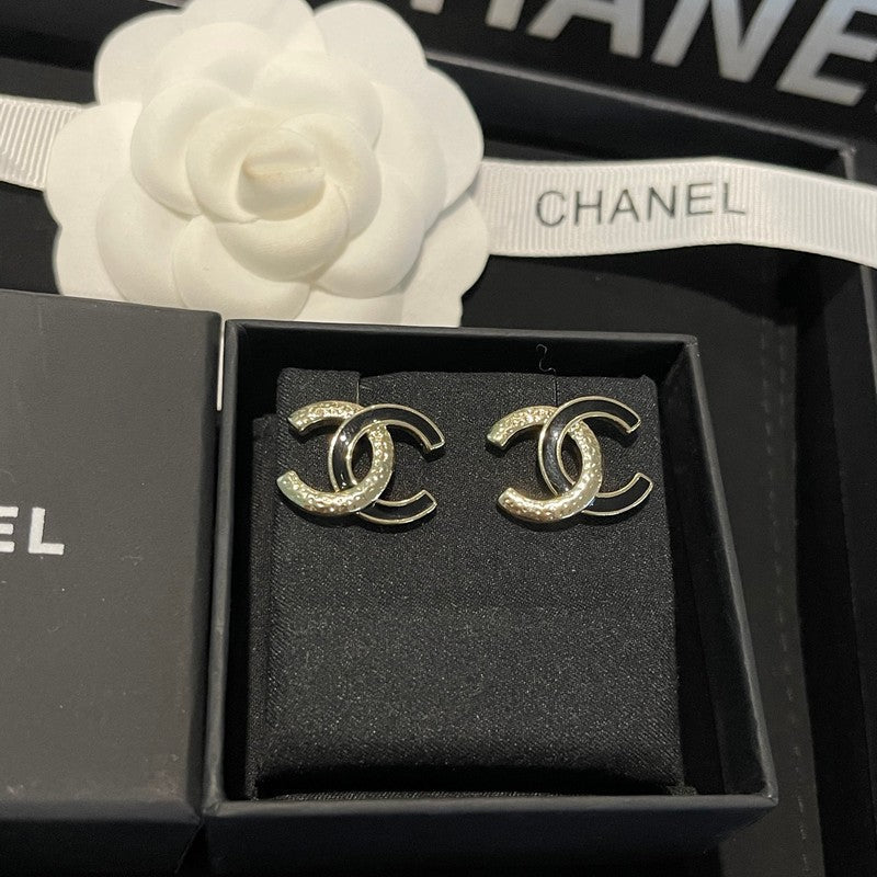 Chanel 26C Black Gold Diamond Earrings - 18K Yellow Gold