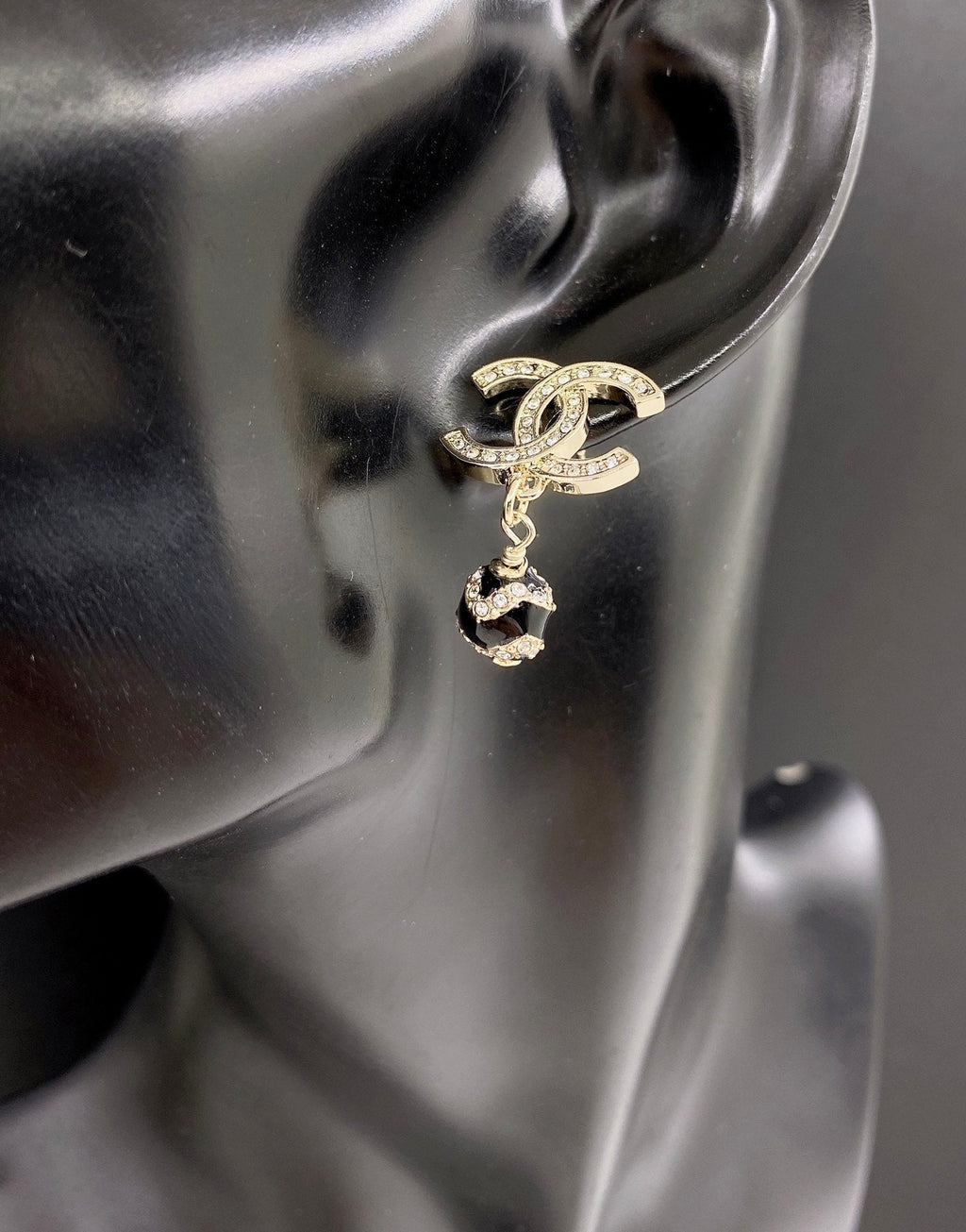 Chanel Pearl Pendant Earrings - 18K Yellow Gold