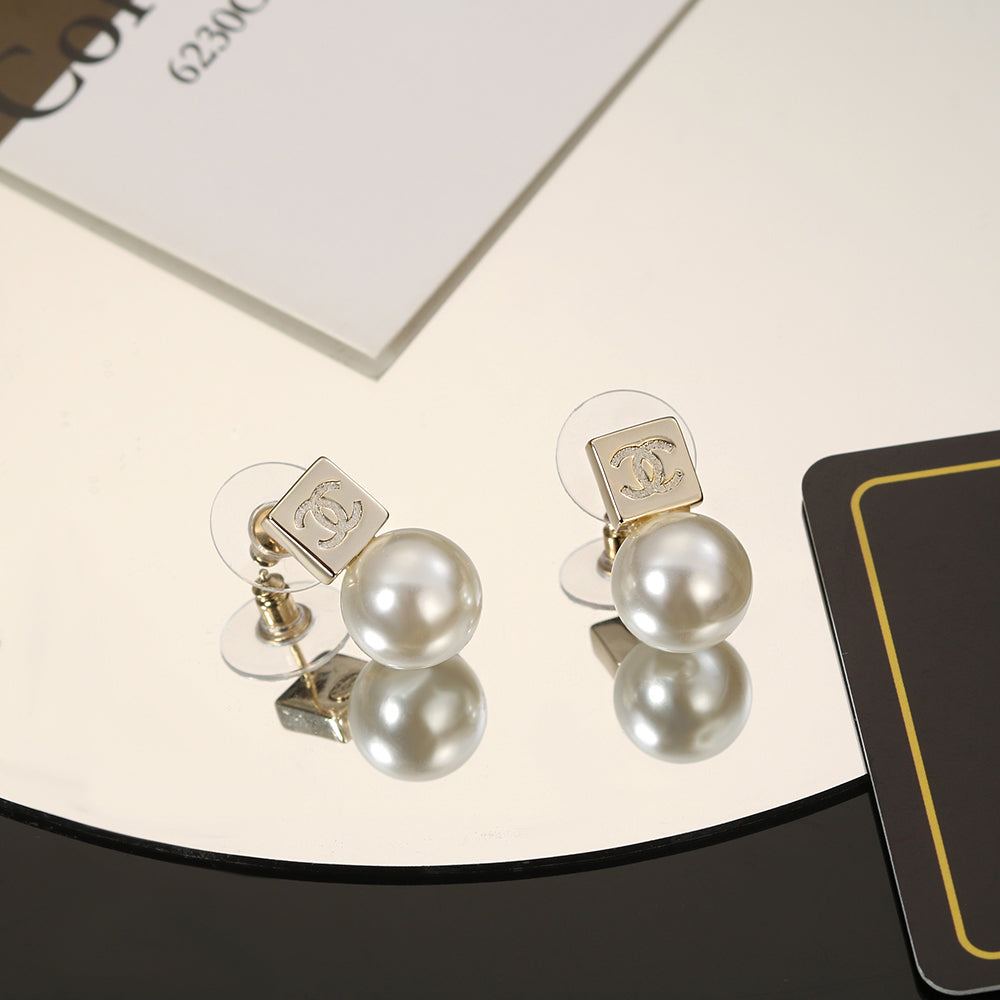 Chanel Pearl Earrings - 18K Yellow Gold