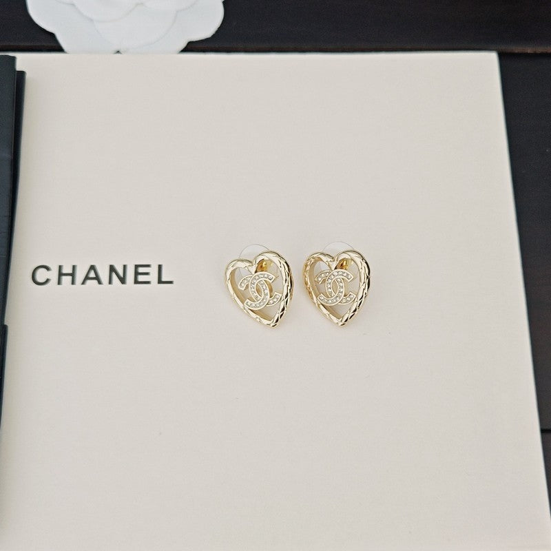 Chanel Heart Diamond Earrings - 1.75 cm Height - 18K Yellow Gold