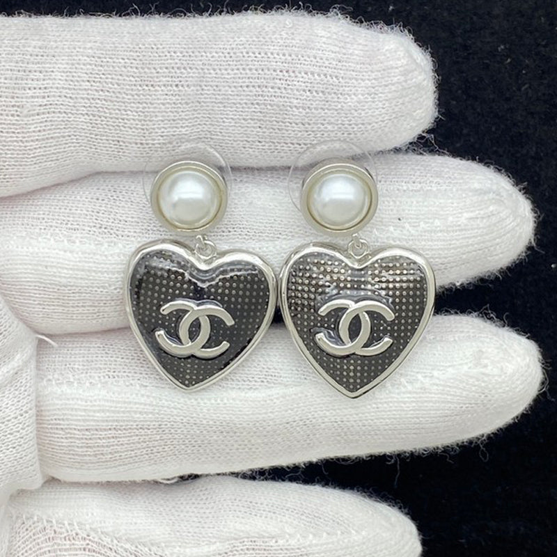Chanel Pearl Heart Drop Earrings - 18K Gold