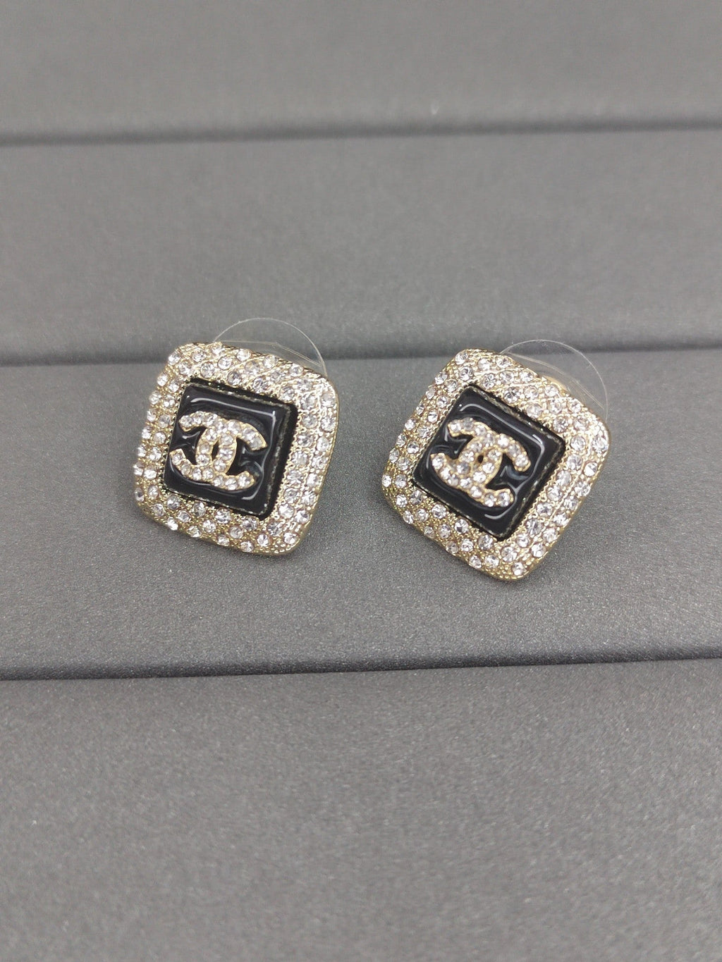 Chanel Diamond Square Black Earrings - 18K Yellow Gold