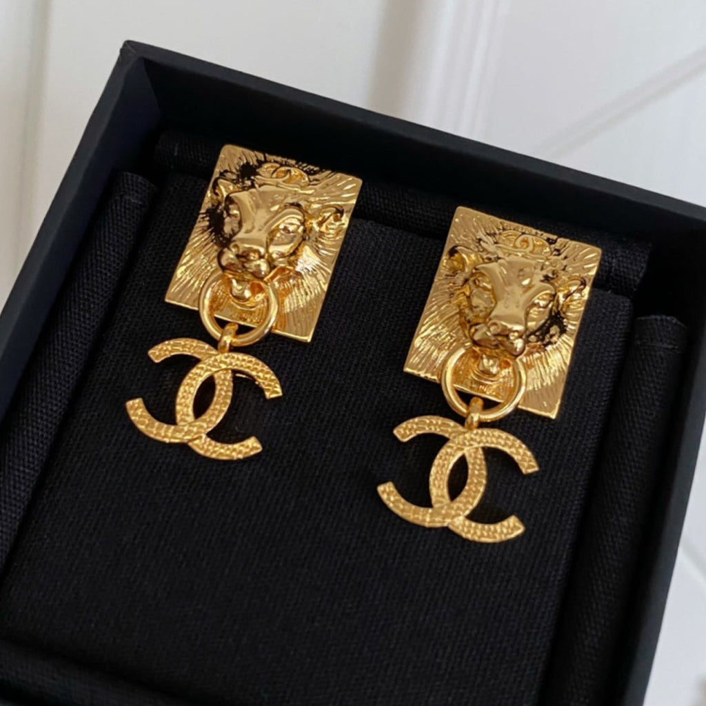Chanel Lion Sharp Earrings - 18K Yellow Gold
