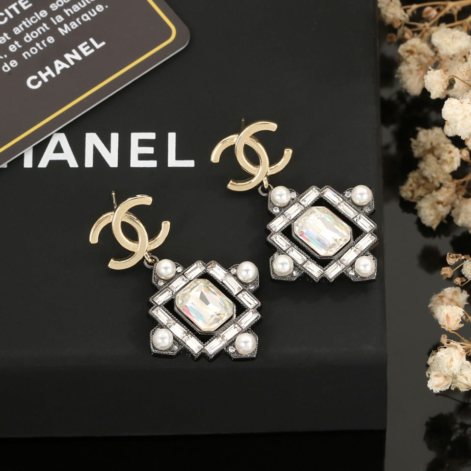 Chanel Crystal Earrings - 4 cm Height - 18K Yellow Gold