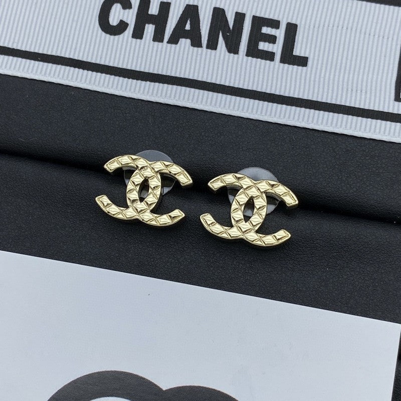 Chanel Classic Earrings - 18K Yellow Gold