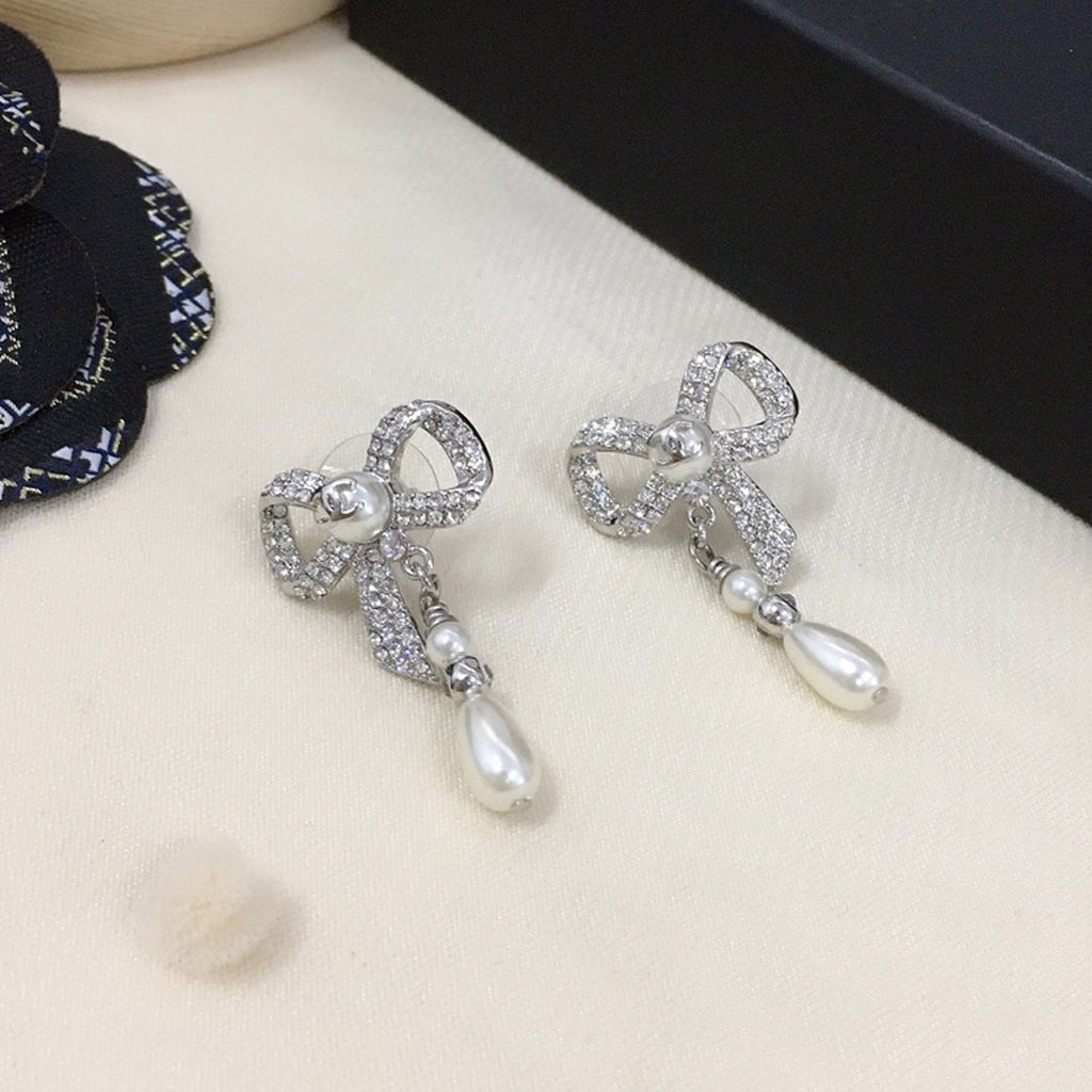 Chanel Bow Tie Diamond Earrings - 18K White Gold
