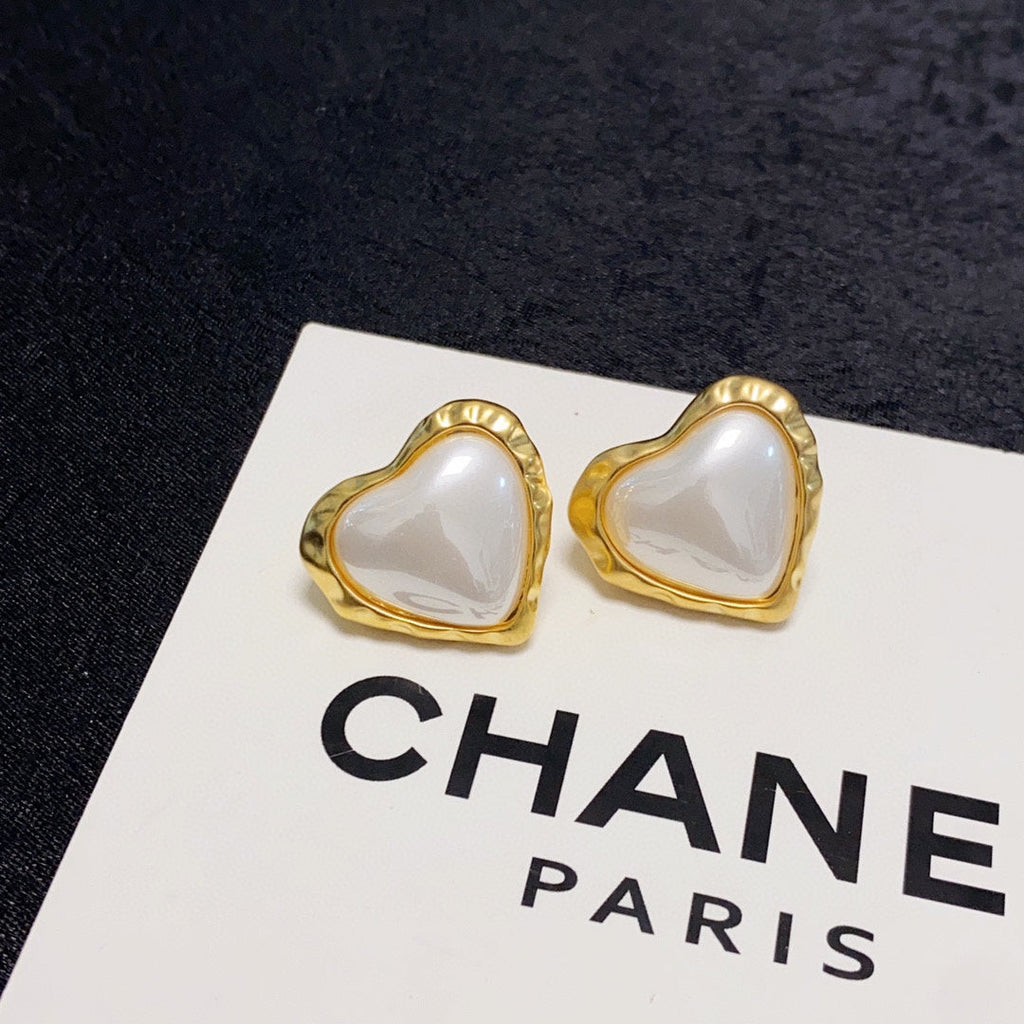 Chanel Heart Pearl Earrings - 18K Yellow Gold