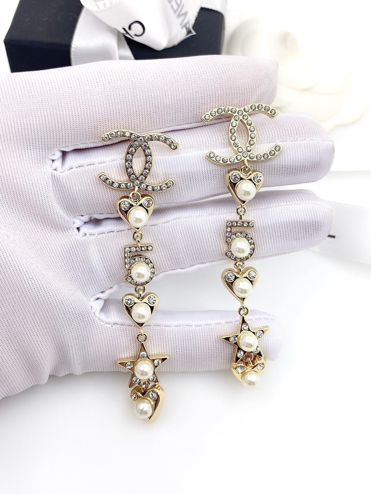 Chanel Pearl Heart Earrings - 18K Yellow Gold