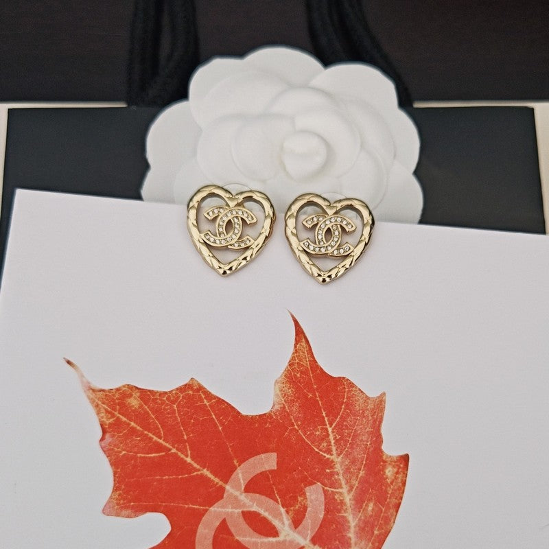 Chanel Heart Diamond Earrings - 1.75 cm Height - 18K Yellow Gold