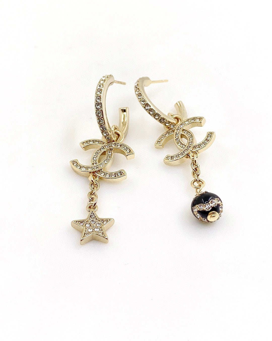 Chanel Pearl Long Pendant Earrings - 18K Yellow Gold