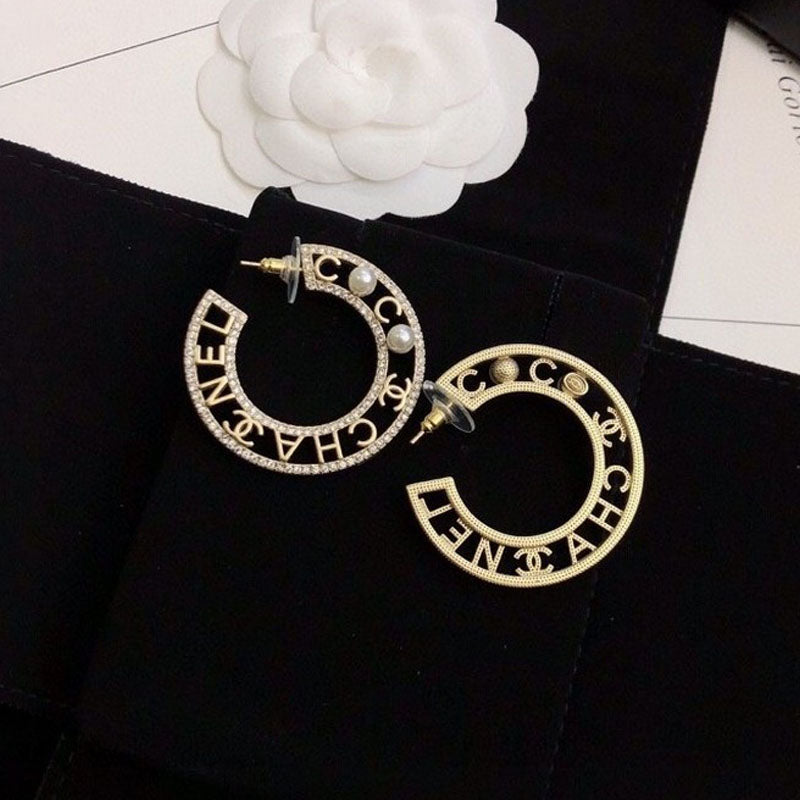 Chanel Circle Pearl Earrings - 18K Yellow Gold