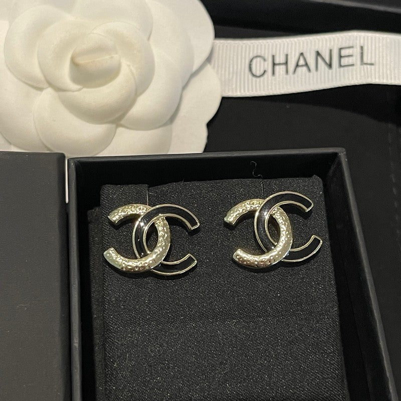 Chanel 26C Black Gold Diamond Earrings - 18K Yellow Gold