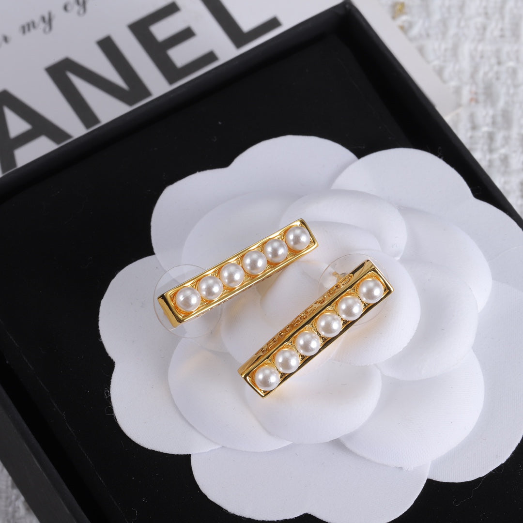 Chanel Pearl Earrings - 18K Yellow Gold