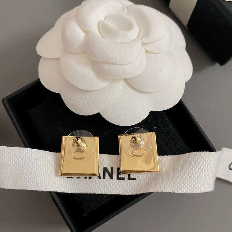 Chanel Black Gold Square Earrings - 2 cm Height - 18K Yellow Gold