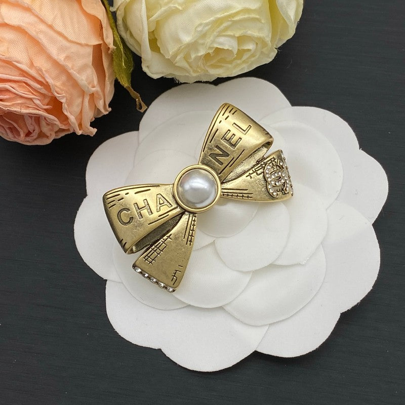 Chanel Bow Tie Pearl Gold Brooch