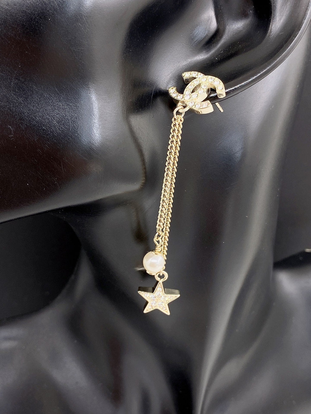 Chanel Pearl & Star Earrings - 18K Yellow Gold