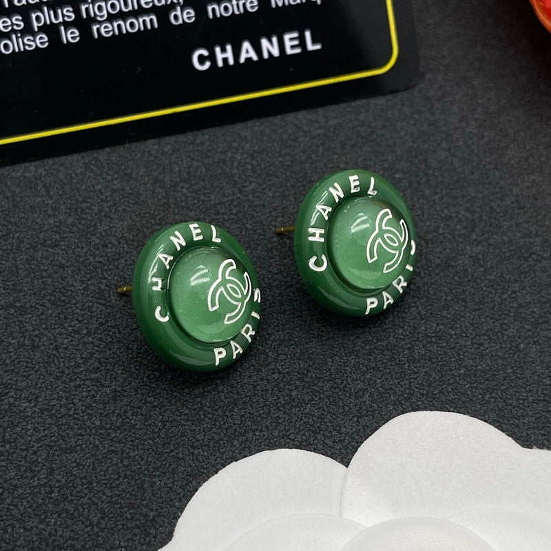 Chanel Green Round Earrings - 18K Yellow Gold