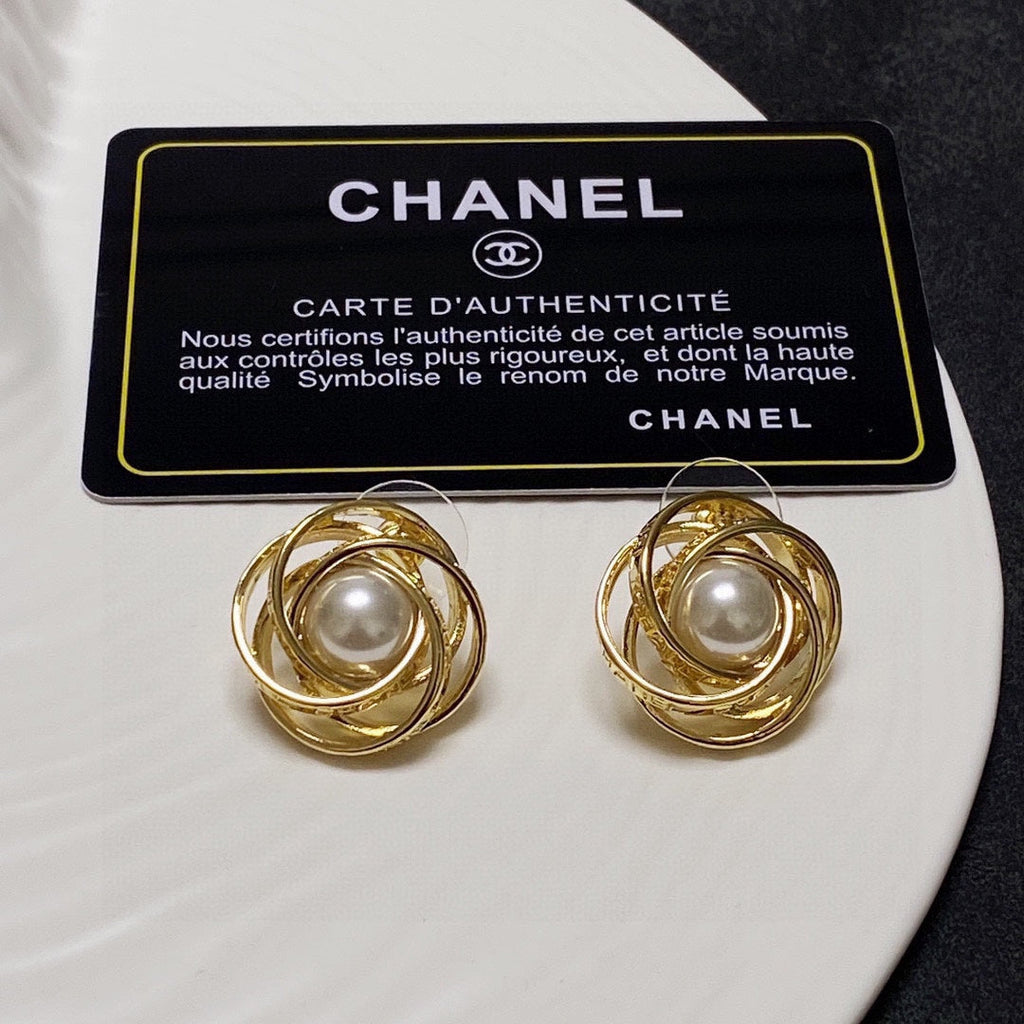 Chanel Pearl Earrings - 18K Yellow Gold
