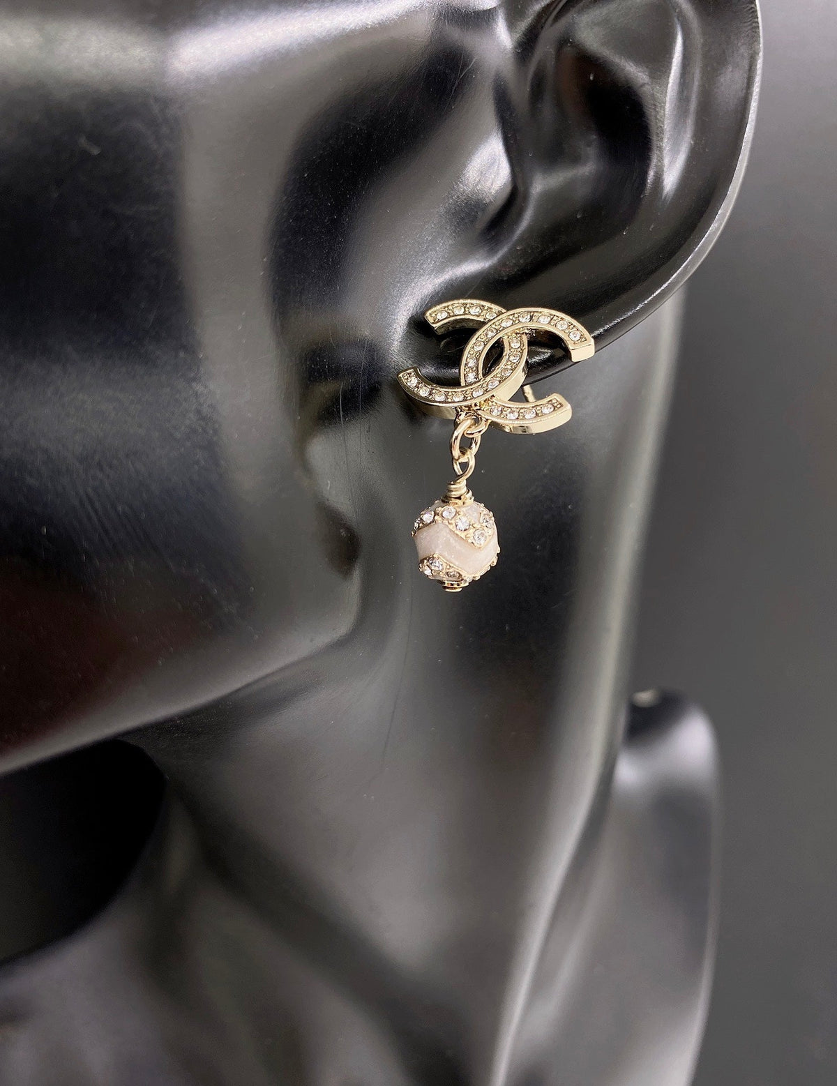 Chanel Pearl Pendant Earrings - 18K Yellow Gold