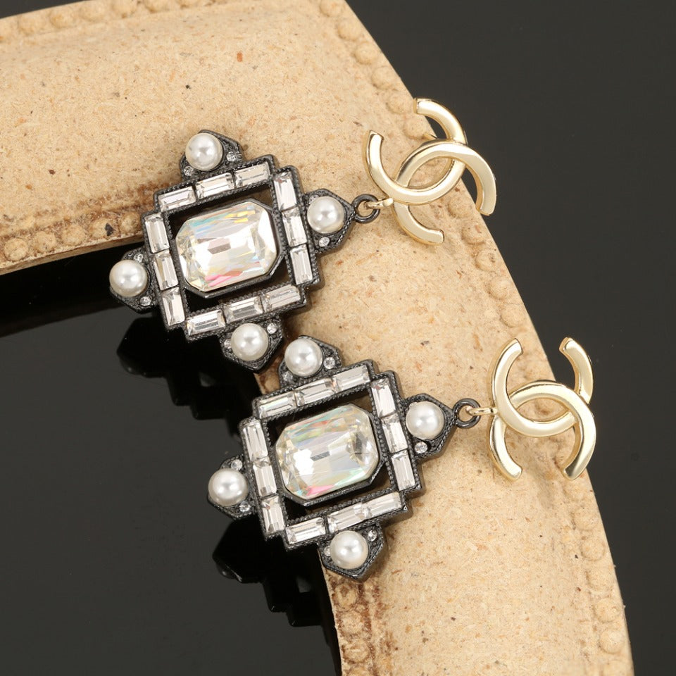 Chanel Crystal Earrings - 4 cm Height - 18K Yellow Gold