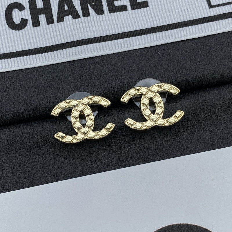 Chanel Classic Earrings - 18K Yellow Gold