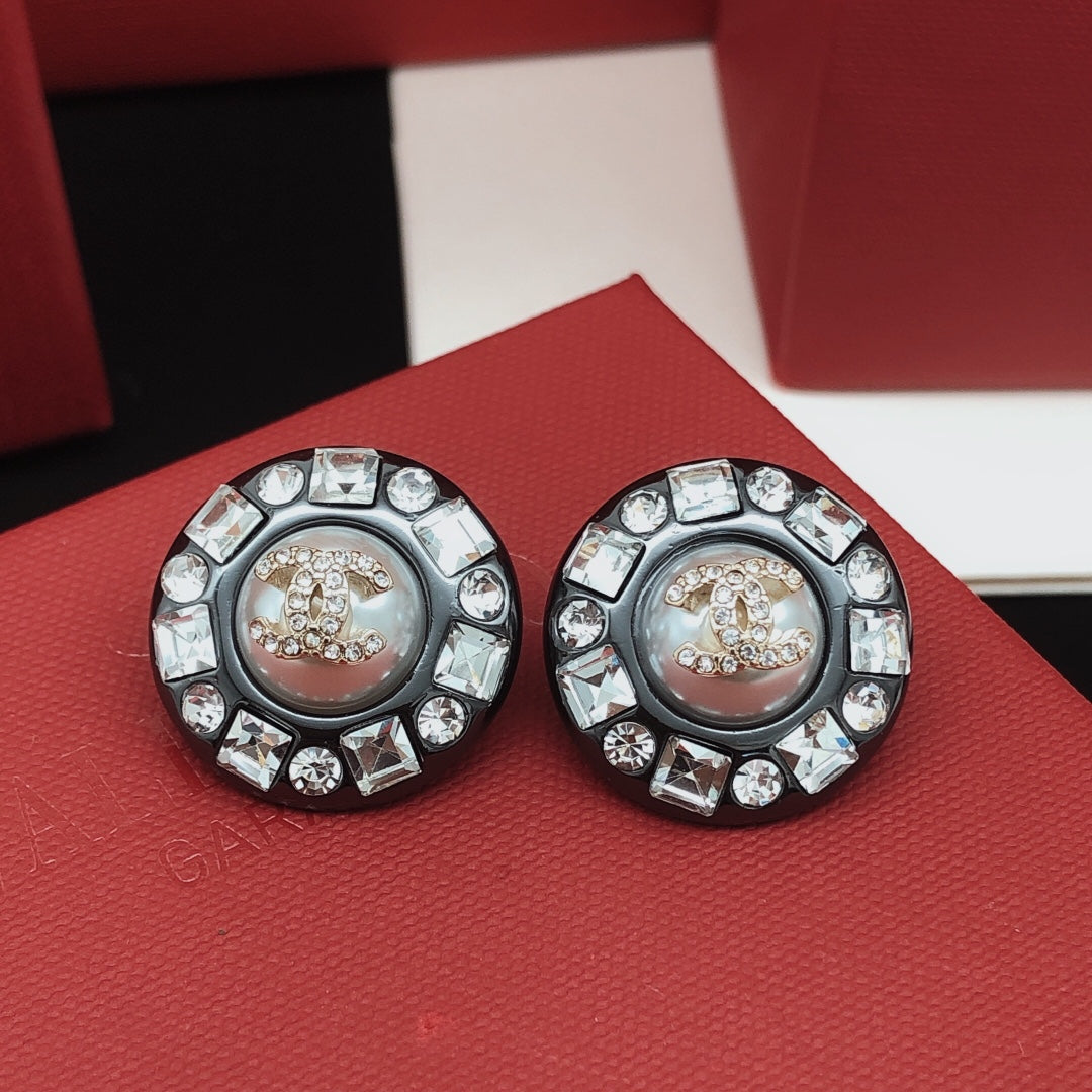 Chanel Crystals Black Earrings - 18K Yellow Gold
