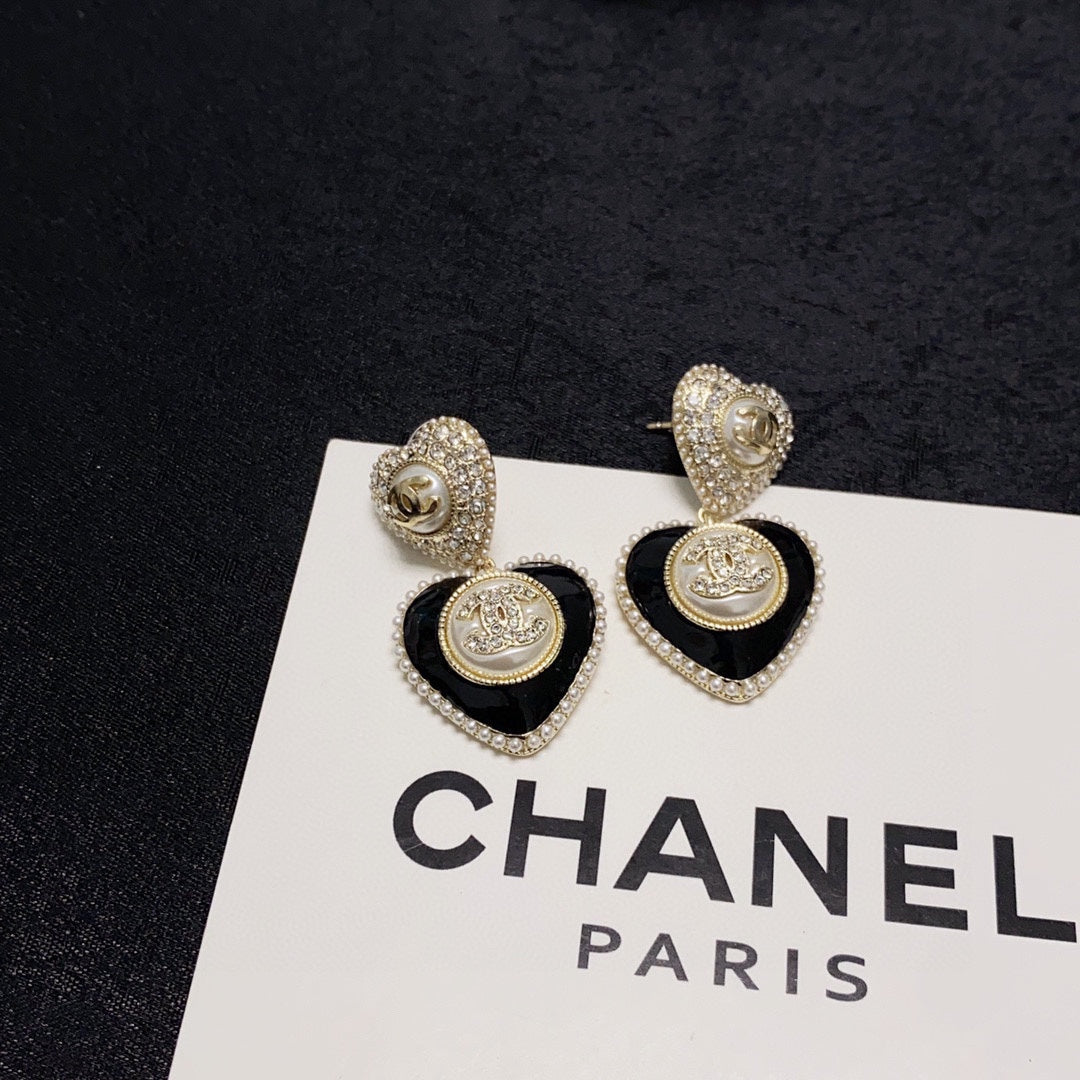 Chanel Black Heart Earrings - 18K Yellow Gold