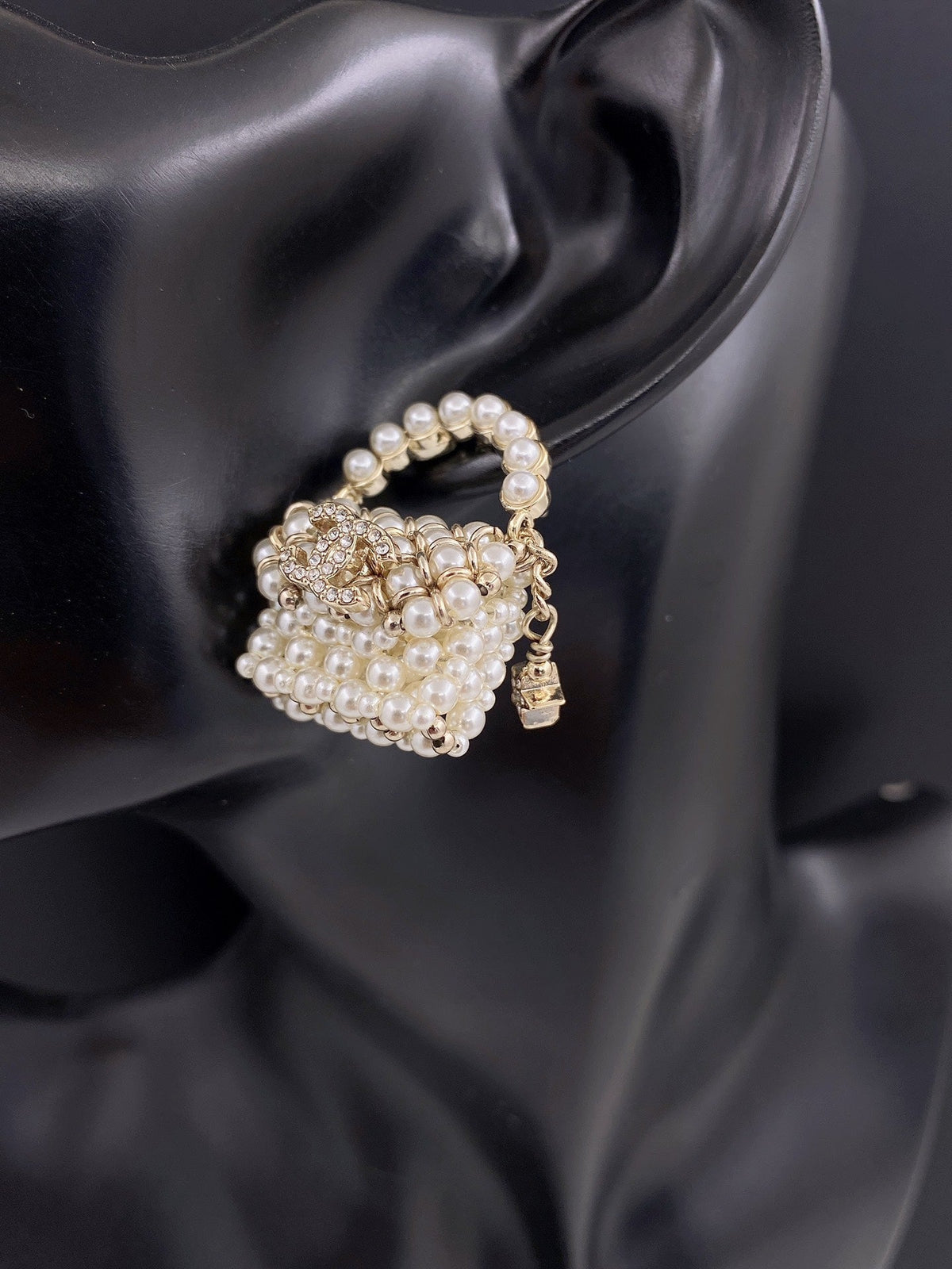 Chanel Small Bag Pearl Earrings - 18K Yellow Gold
