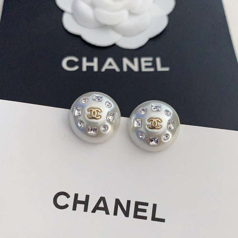 Chanel Pearl Round Crystal Earrings - 18K Yellow Gold