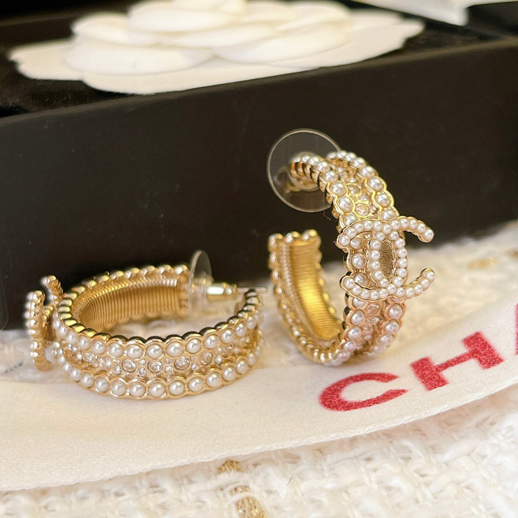 Chanel Pearl Earrings - 18K Yellow Gold