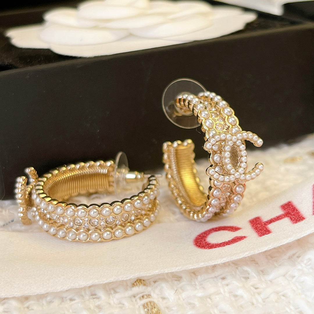 Chanel Pearl Earrings - 18K Yellow Gold