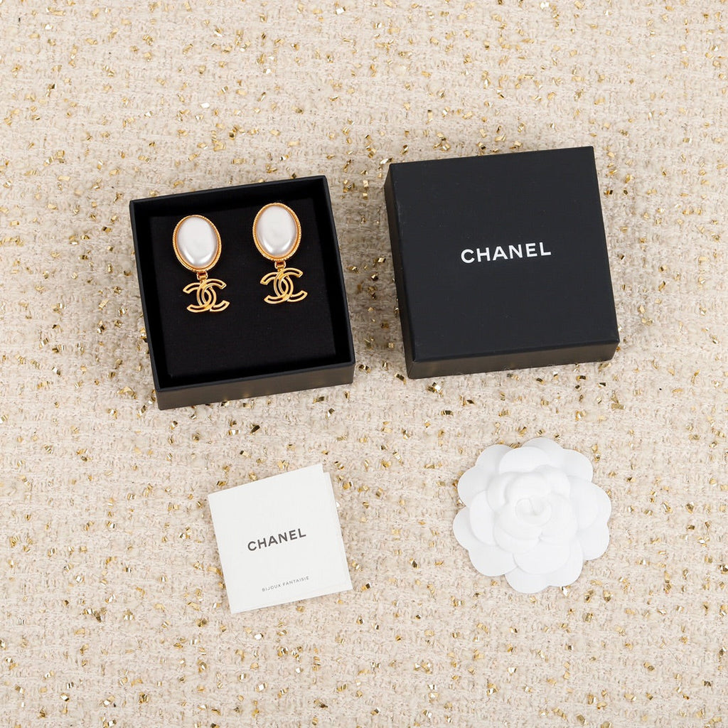 Chanel Big Pearl Pendant Earrings - 18K Yellow Gold