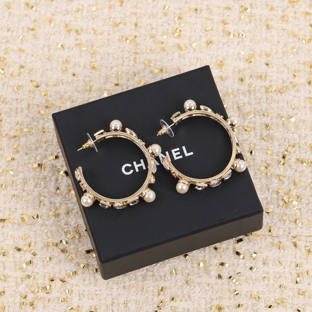 Chanel Pearl Crystal Earrings - 18K Yellow Gold