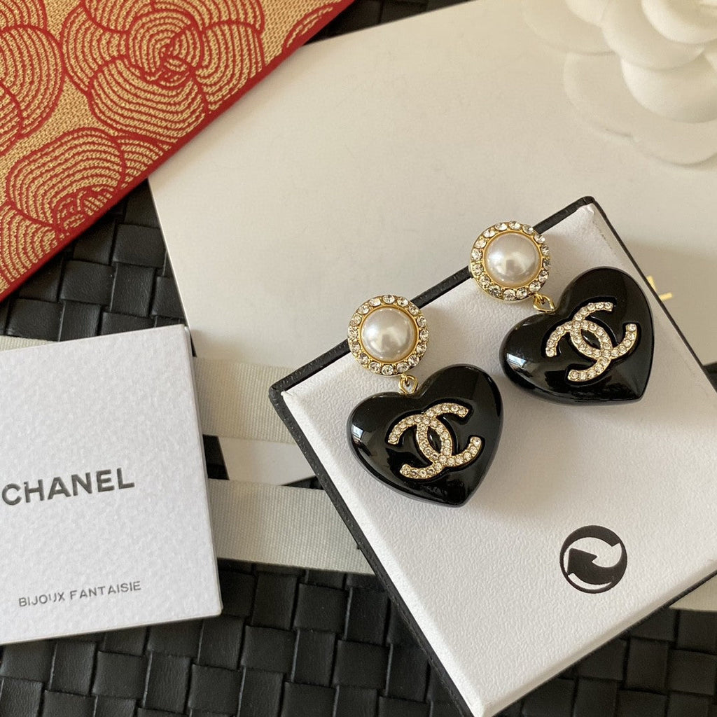 Chanel Black Heart Earrings - 18K Yellow Gold