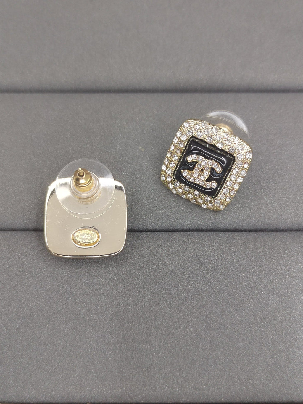 Chanel Diamond Square Black Earrings - 18K Yellow Gold