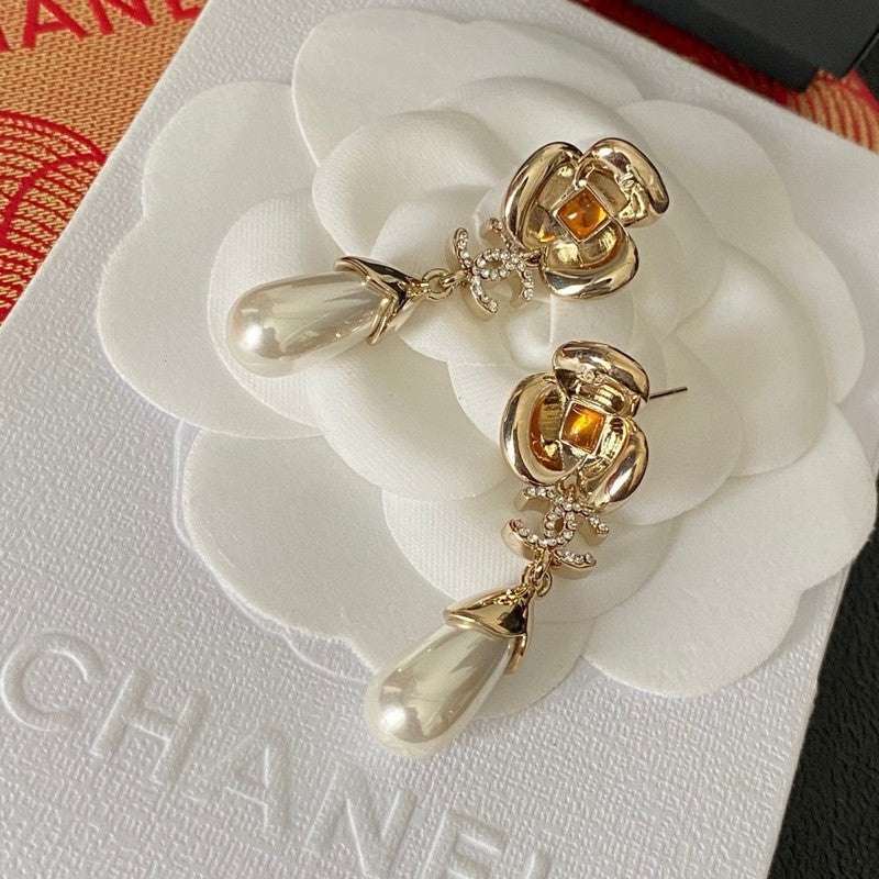 Chanel Camellia Pearl Earrings - 18K Yellow Gold