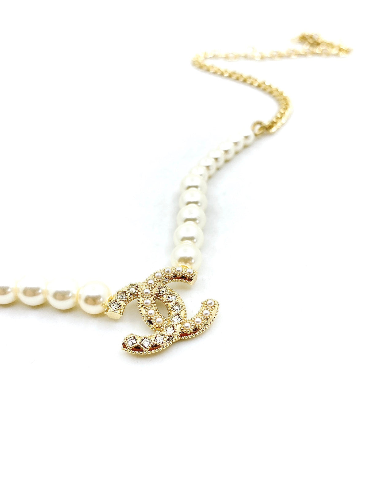 Chanel Pearls Choker Necklace