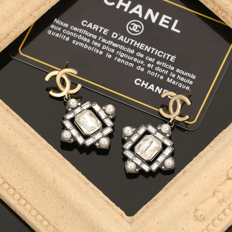 Chanel Crystal Earrings - 4 cm Height - 18K Yellow Gold