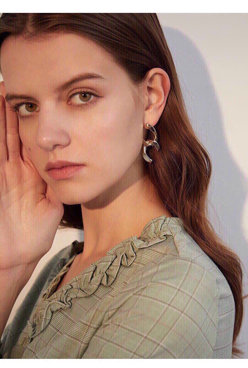 Celine Triomphe Earrings - 18K Yellow Gold