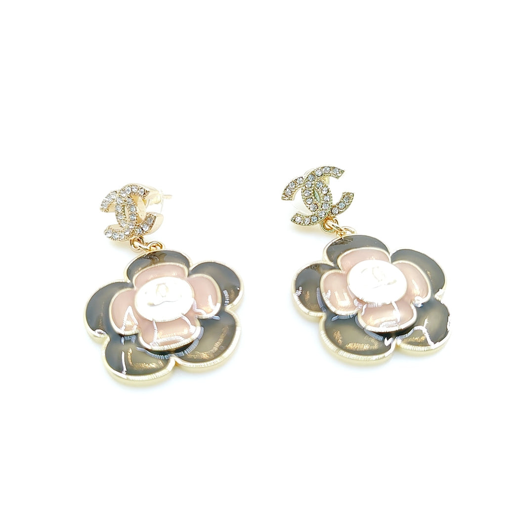 Chanel Flower Pendant Earrings - 18K Yellow Gold