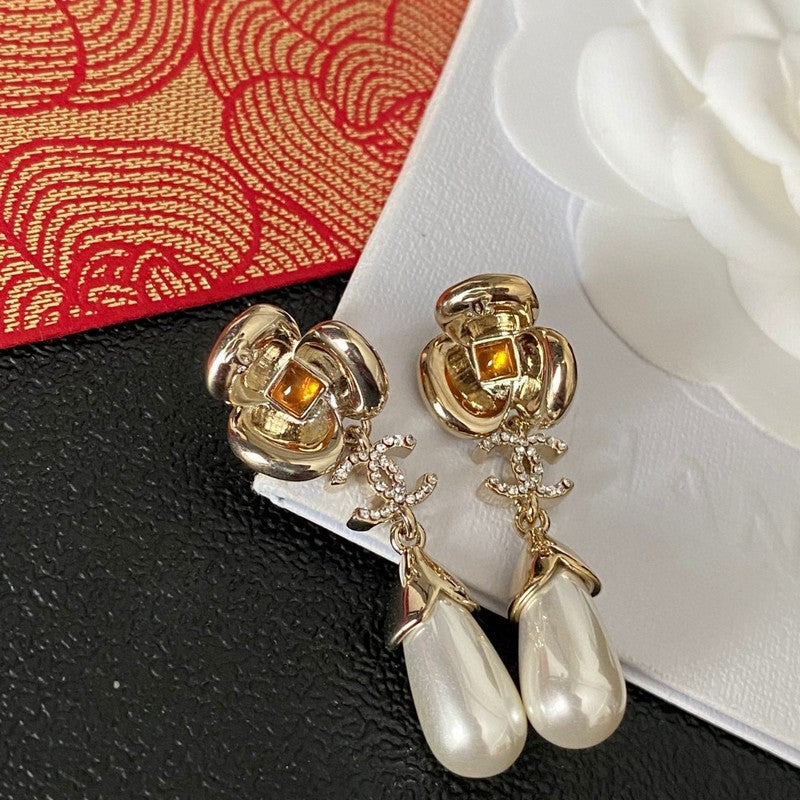 Chanel Camellia Pearl Earrings - 18K Yellow Gold