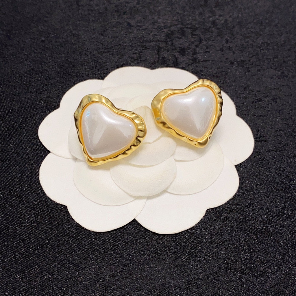 Chanel Heart Pearl Earrings - 18K Yellow Gold