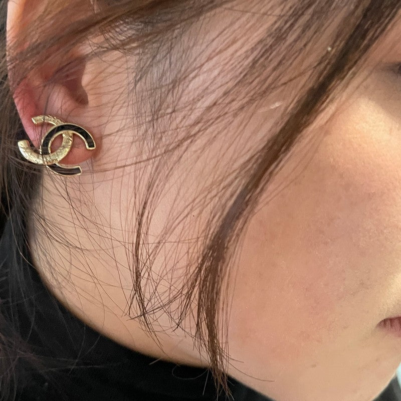 Chanel 26C Black Gold Diamond Earrings - 18K Yellow Gold