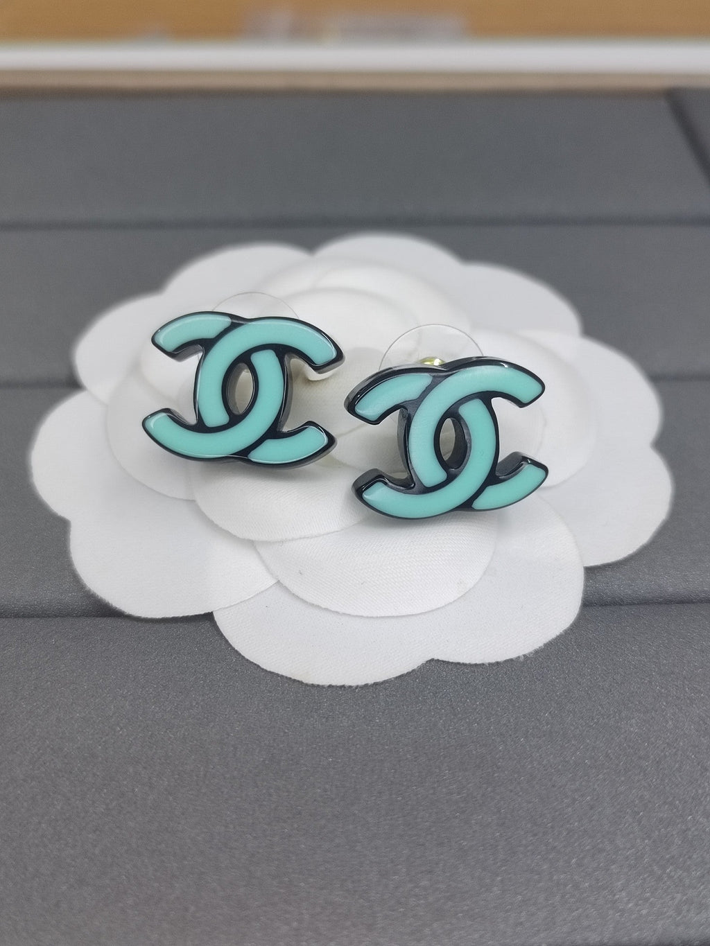 Chanel Classic Blue Earrings - 18K Yellow Gold