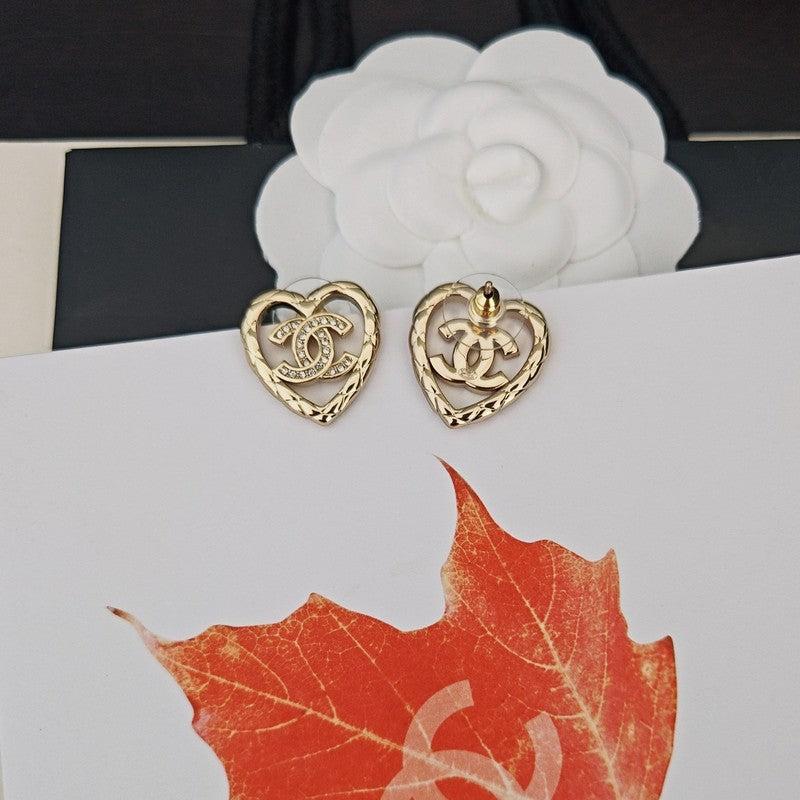 Chanel Heart Diamond Earrings - 1.75 cm Height - 18K Yellow Gold